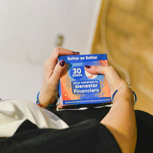 Cartas SeS "30 pasos para comenzar tu Bienestar Financiero". 30 cartas diseñadas para inspirarte, reflexionar y tomar acciones concretas, guiándote en la construcción de tu bienestar financiero.